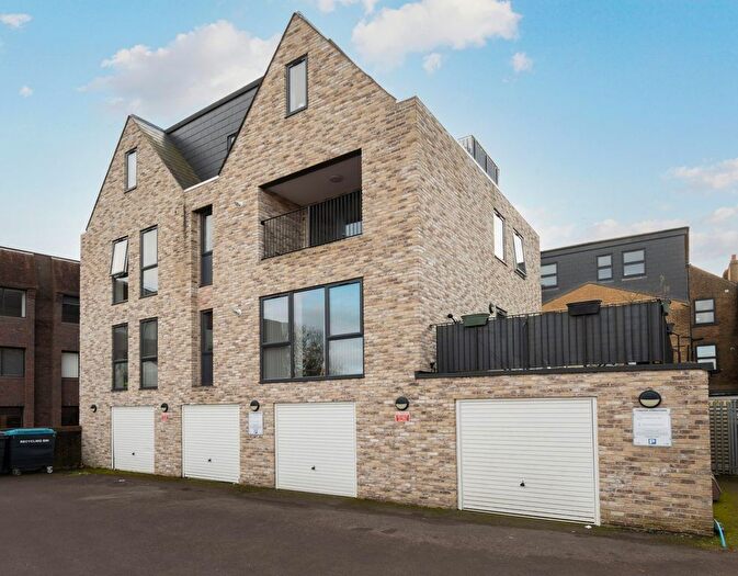 2 Bedroom Flat For Sale In High Street, Walton-On-Thames, KT12