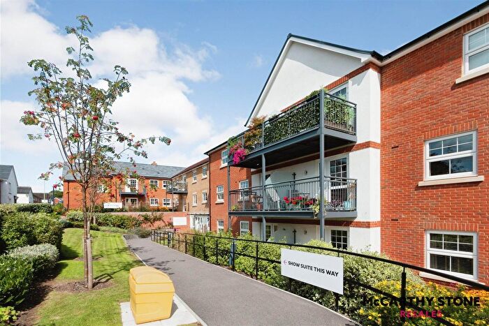 2 Bedroom Flat For Sale In Queen Elizabeth Place, Orchard Lane, Alton, GU34