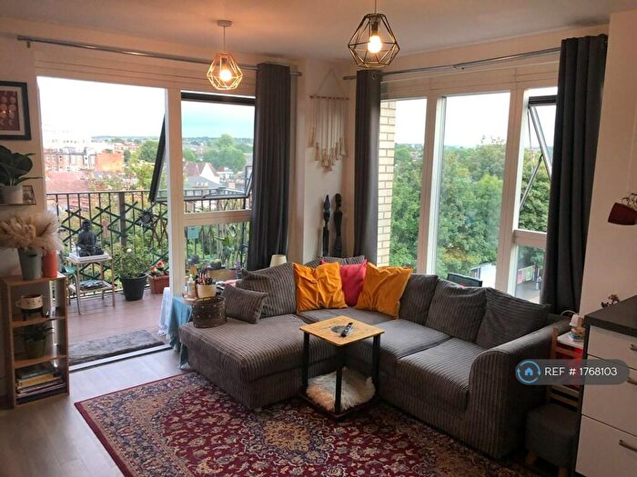 2 Bedroom Flat To Rent In Adenmore Road, London, SE6