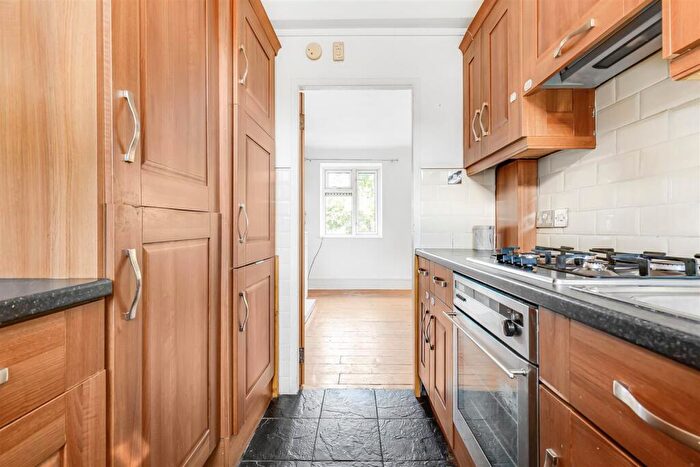 3 Bedroom Flat To Rent In Ripley House, London, SW14