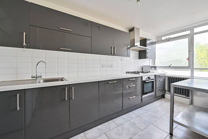3 Bedroom Flat For Sale In Princess Street, Elephant And Castle, London, SE1