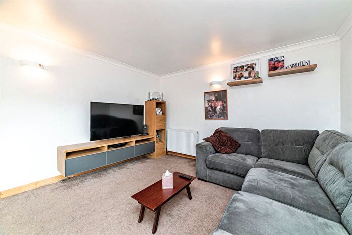 2 Bedroom Flat For Sale In Aston Street, Oxford, OX4