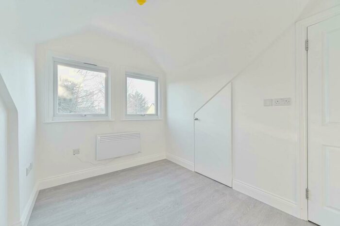 Studio To Rent In Kings Road, South Norwood, London, SE25