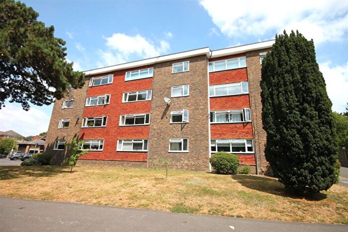 2 Bedroom Apartment To Rent In Bridge Court, Leatherhead, KT22