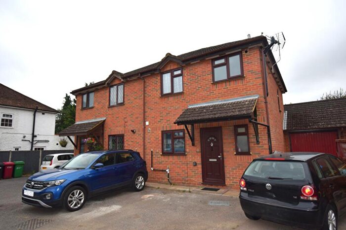 3 Bedroom House To Rent In Blumfield Court, Slough, SL1