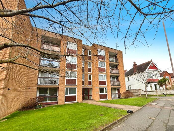 2 Bedroom Flat For Sale In Mulgrave Road, Sutton, Surrey, SM2