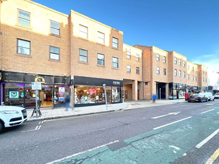 2 Bedroom Flat To Rent In Fife Road, Kingston Upon Thames, KT1