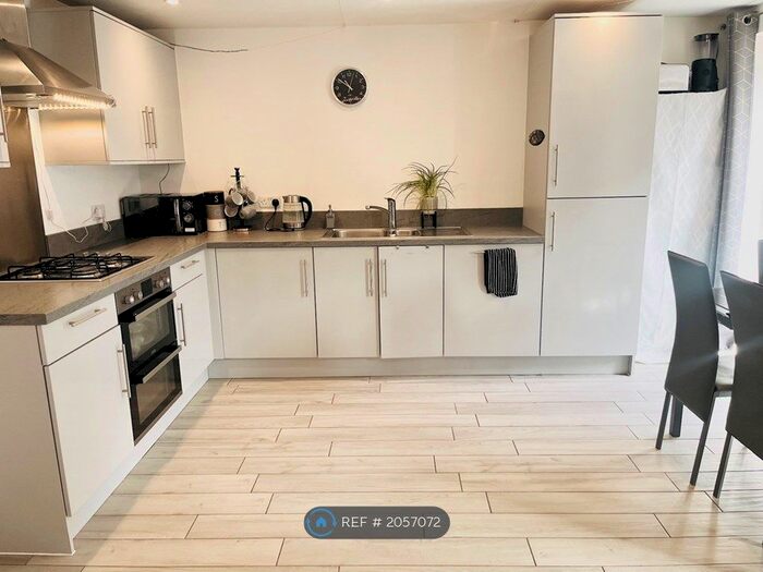 2 Bedroom Flat To Rent In Tithe Court, Harrow, HA2