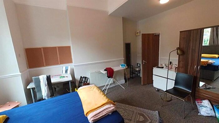 9 Bedroom House To Rent In Mauldeth Road Gatley, Manchester, M20