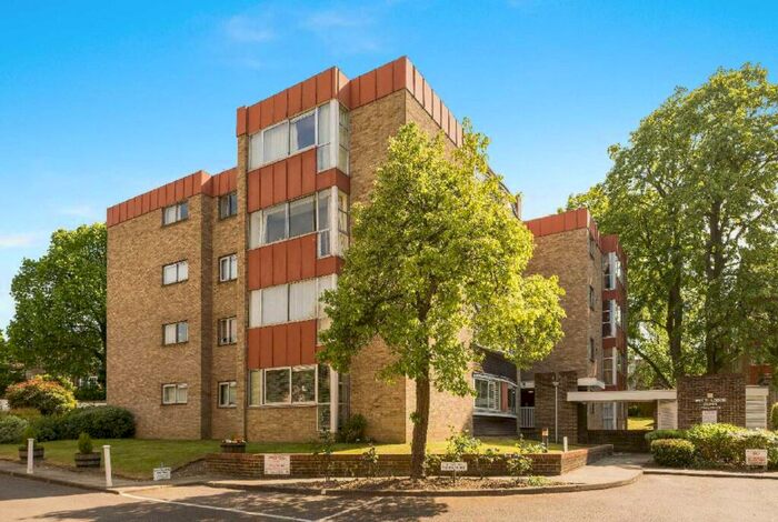 2 Bedroom Apartment To Rent In White Lodge Close, South Sutton, Surrey, SM2