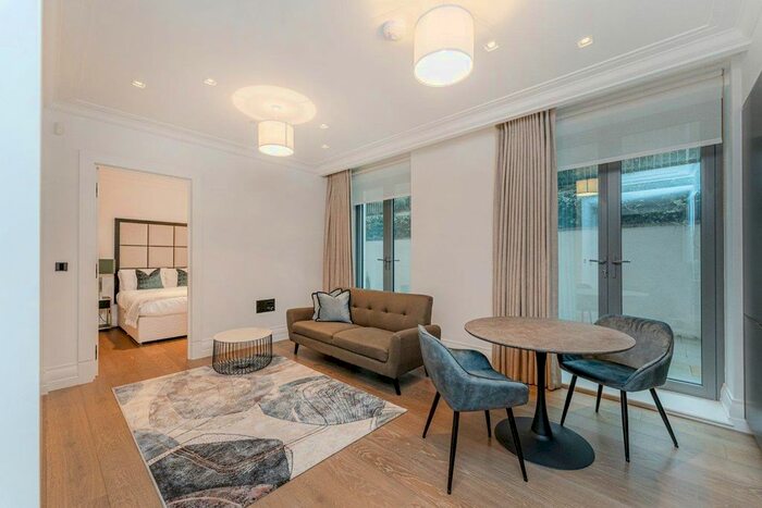 1 Bedroom Flat To Rent In Portland Place, London, W1B