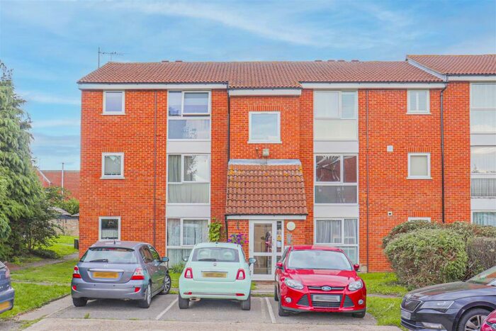 1 Bedroom Flat To Rent In Marley Court, Broxbourne, EN10