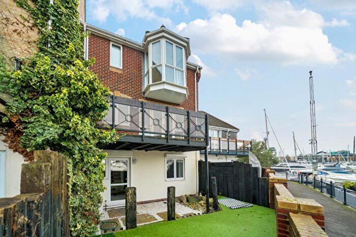 3 Bedroom House For Sale In Pacific Close, Ocean Village, Southampton, Hampshire, SO14