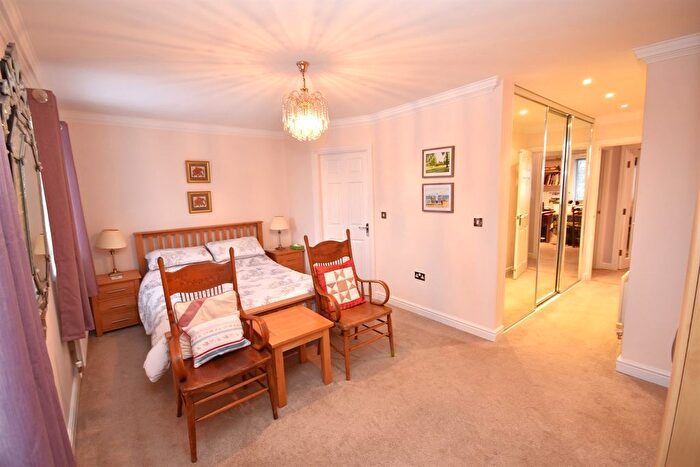 5 Bedroom Detached House For Sale In Sandpiper Close, Macclesfield, SK10