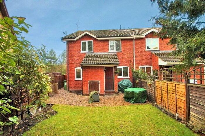 2 Bedroom End Of Terrace House To Rent In Hexham Close, Owlsmoor, Sandhurst, Berkshire, GU47
