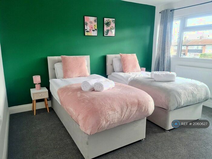 3 Bedroom Terraced House To Rent In Tamar Way, Slough, SL3