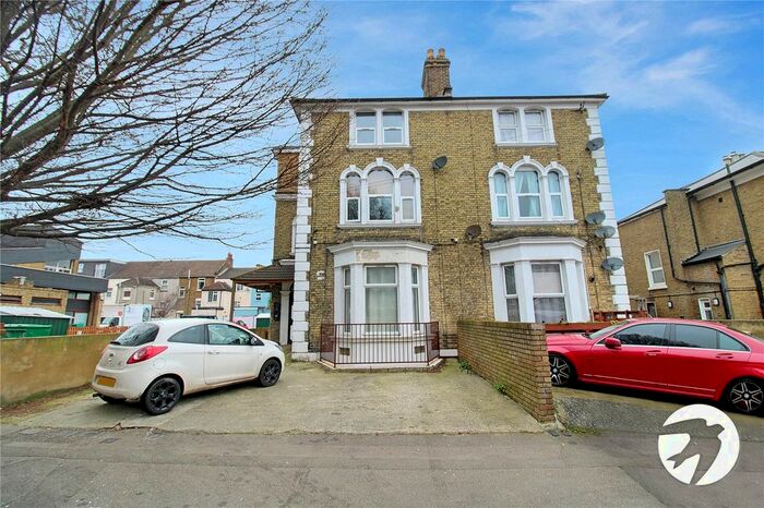 1 Bedroom Flat To Rent In The Grove, Gravesend, Kent, DA12