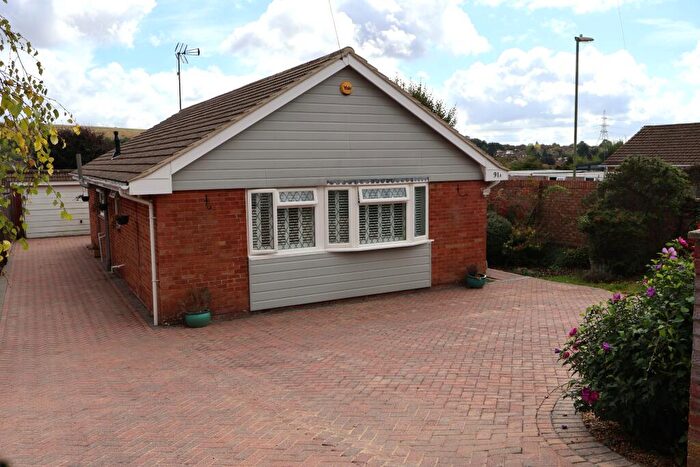 3 Bedroom Detached Bungalow For Sale In New Road, Clanfield, PO8