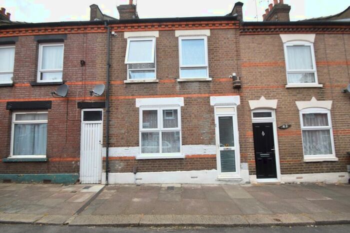 3 Bedroom Terraced House To Rent In Cambridge Street, Luton, Bedfordshire, LU1