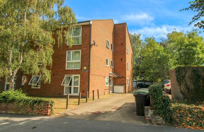 2 Bedroom Apartment To Rent In Birch Court, Canning Road, CR0