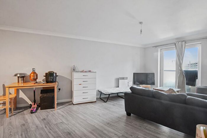2 Bedroom Flat To Rent In Selden Hill, Hemel Hempstead, HP2