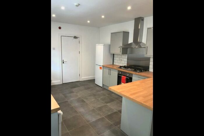 7 Bedroom House To Rent In Constitution Hill, Mount Pleasant, Swansea, SA1