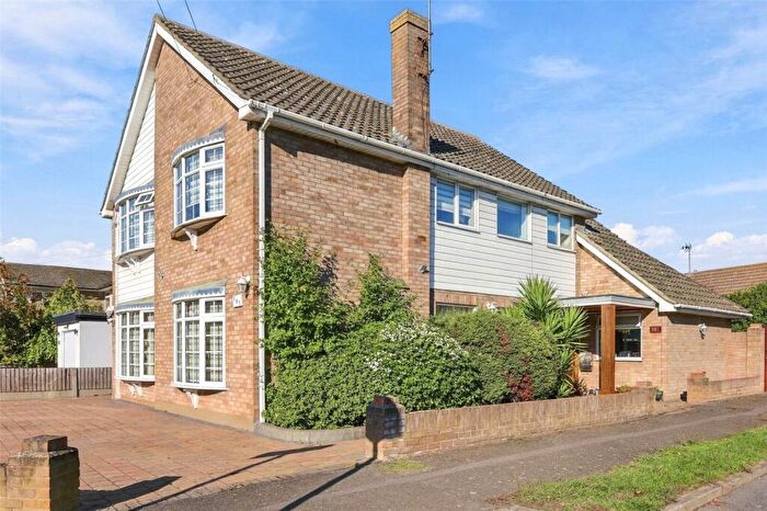 4 Bedroom Detached House For Sale In Wyatts Drive, Thorpe Bay, Essex, SS1
