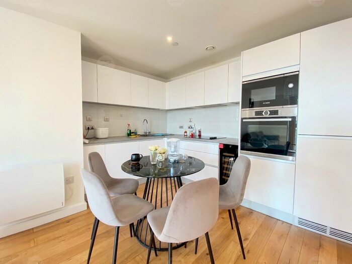 2 Bedroom Flat To Rent In Arden Gate, Communication Row, Birmingham, B15