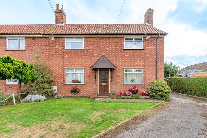 3 Bedroom Semi Detached House For Sale In Queensway, Roydon, IP22
