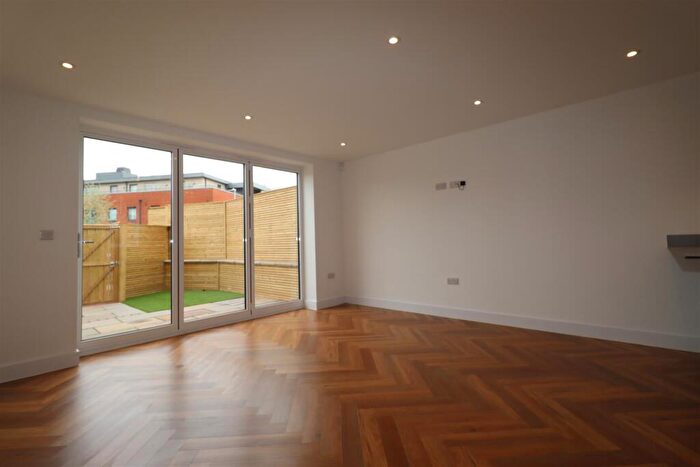 3 Bedroom Terraced House To Rent In Windmill Street, Macclesfield, SK11