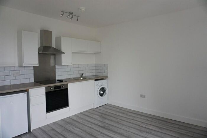 1 Bedroom Apartment To Rent In , Third Avenue, NG7