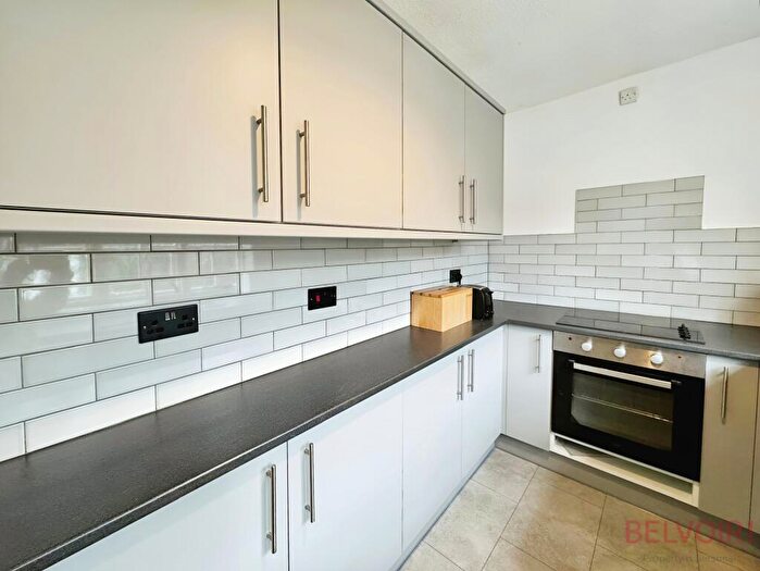 4 Bedroom Coach House To Rent In Matlock Court, Nottingham, NG1