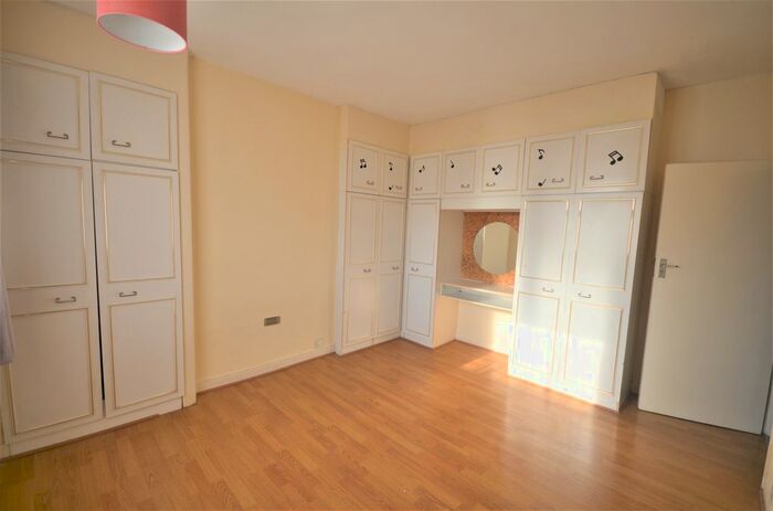 5 Bedroom End Terrace House To Rent In Roll Gardens, IG2