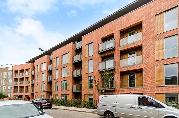 3 Bedroom Flat To Rent In Maygrove Road, West Hampstead, London, NW6