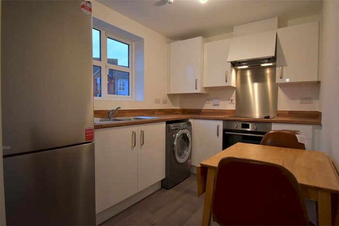 2 Bedroom Flat To Rent In Available Now Heroes Drive, Selly Oak B29