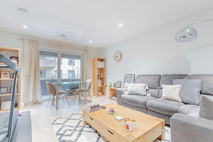 2 Bedroom Flat For Sale In Cooper Building, Wharf Road, N1