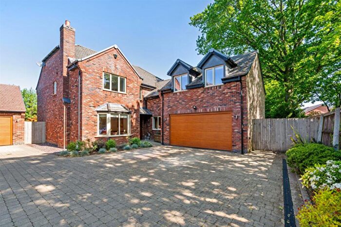 5 Bedroom Detached House For Sale In Maple View, Off Dog Kennel Lane, Shirley, Solihull, B90