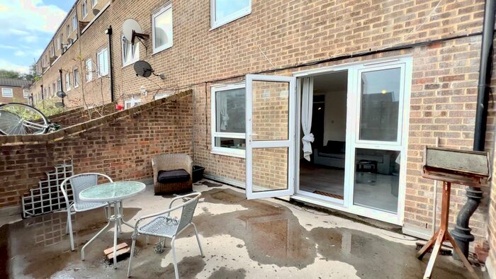 3 Bedroom Maisonette To Rent In Edgecombe House, Lettsom Street, Camberwell, London, SE5