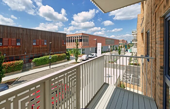 1 Bedroom Flat To Rent In Honeysuckle House, London, SW17