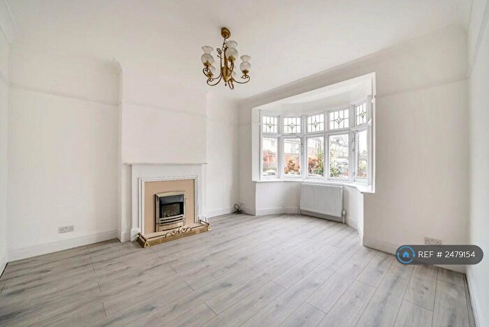 3 Bedroom Flat To Rent In Flempton Road, London, E10