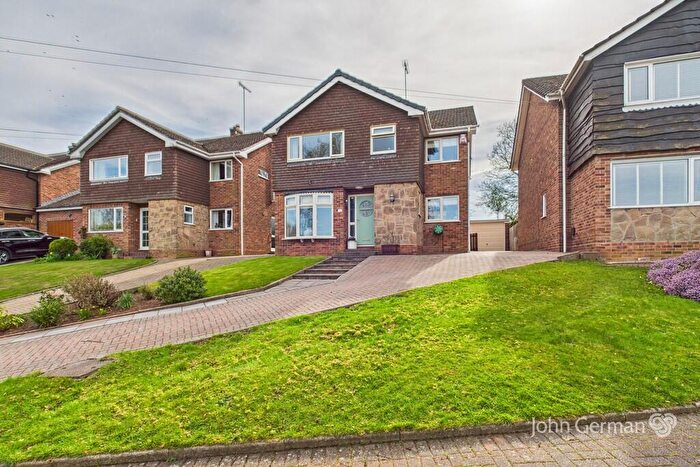 4 Bedroom Detached House For Sale In Hillcrest Avenue, Burton-on-Trent, DE15