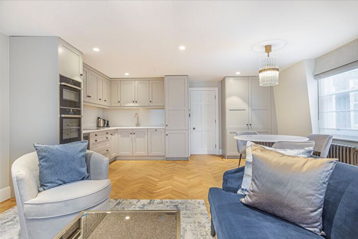 3 Bedroom Flat To Rent In Wimpole Street, London, W1G