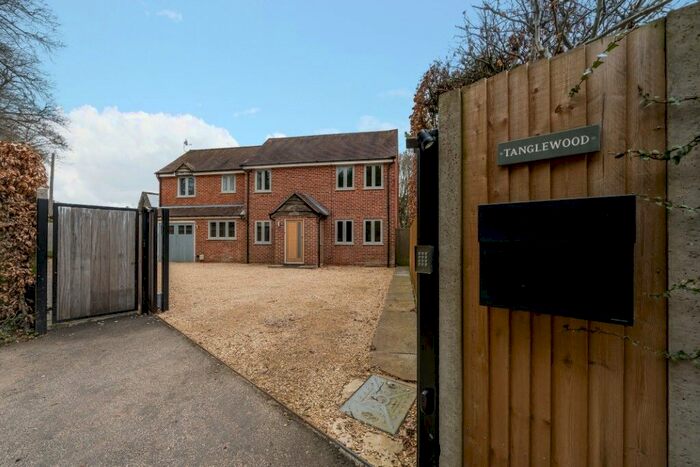 4 Bedroom Detached House To Rent In Bridle Road, Whitchurch Hill, Reading, Oxfordshire, RG8
