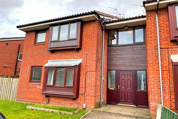 Apartment To Rent In Pipit Close, Audenshaw, Manchester, M34