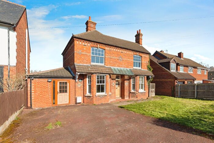 4 Bedroom Detached House For Sale In Baldock Road, Stotfold, Hitchin, SG5