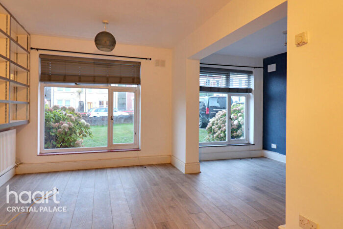 2 Bedroom Flat For Sale In Morland Court Elmers End Road, London, SE20
