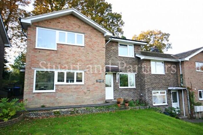 2 Bedroom Flat To Rent In High Trees, Haywards Heath, RH16