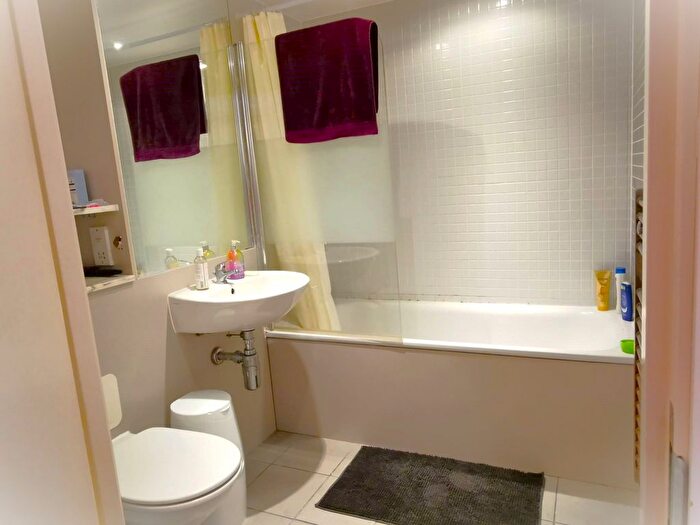 2 Bedroom Flat To Rent In Dakota Building, Deals Gateway, London, SE13