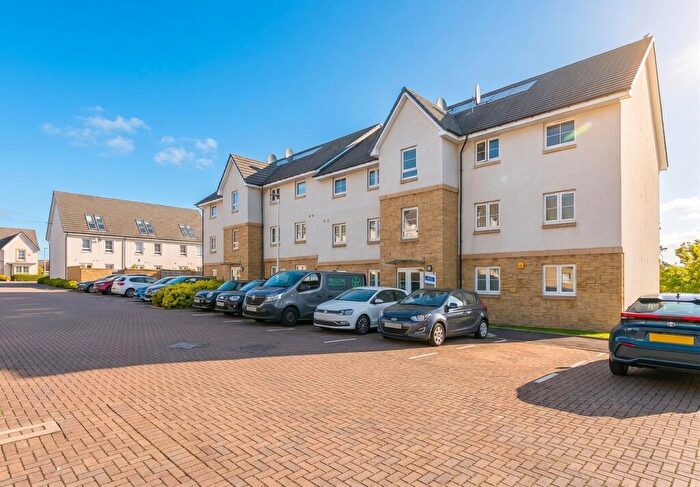 2 Bedroom Flat For Sale In Kidlaw Close, Edinburgh, EH16