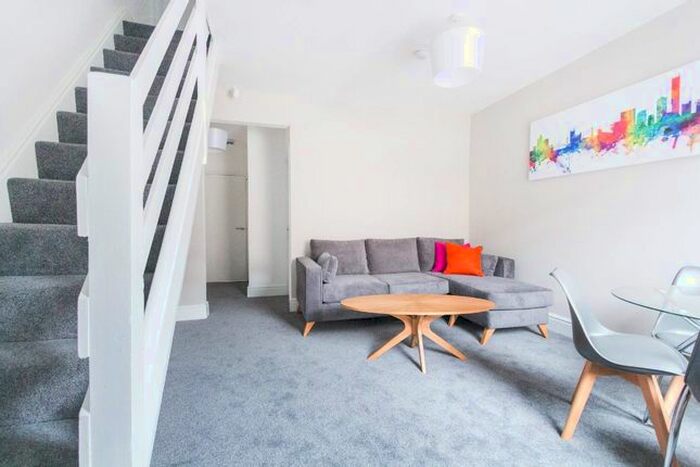 3 Bedroom Terraced House To Rent In Lyndhurst Street, Salford, M6